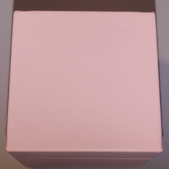 10 Kt Gold Earrings - Picture 4 of 4